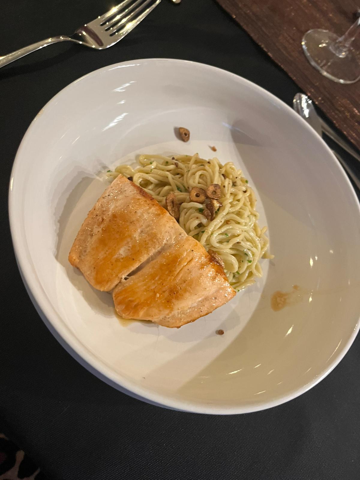 Spaghetti aglio e olio met zalm